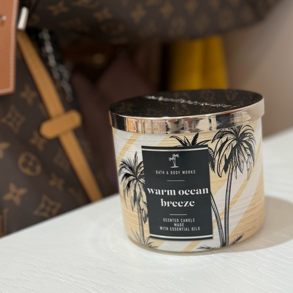 Bath & Body Works Warm Ocean Breeze Candle - Cream & Metallic Silver